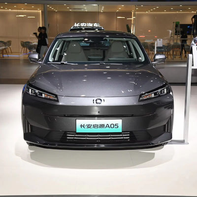 2024 Kompaktes Changan Qiyuan A05 Auto mit 94,3 kWh Batteriekapazität und 1980 kg Gesamtmasse