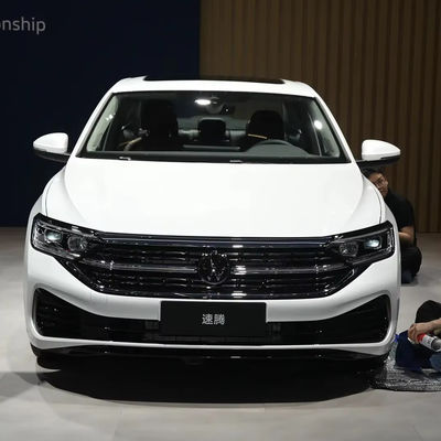 VW Sagitar 300TSI DSG Excellence Edition Benzin Kompaktes Fahrzeug mit 5 Sitzplätzen Schlankes Design
